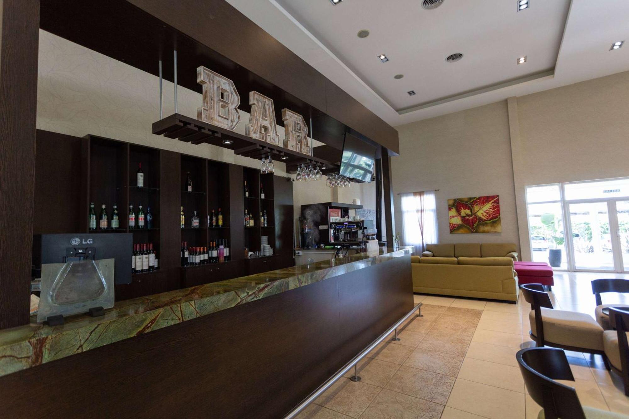 Howard Johnson Hotel & Resort Funes Kültér fotó