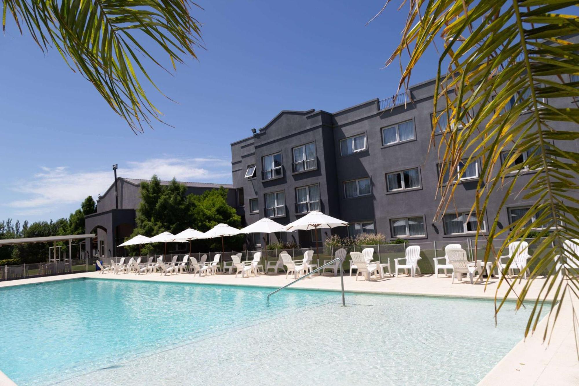 Howard Johnson Hotel & Resort Funes Kültér fotó