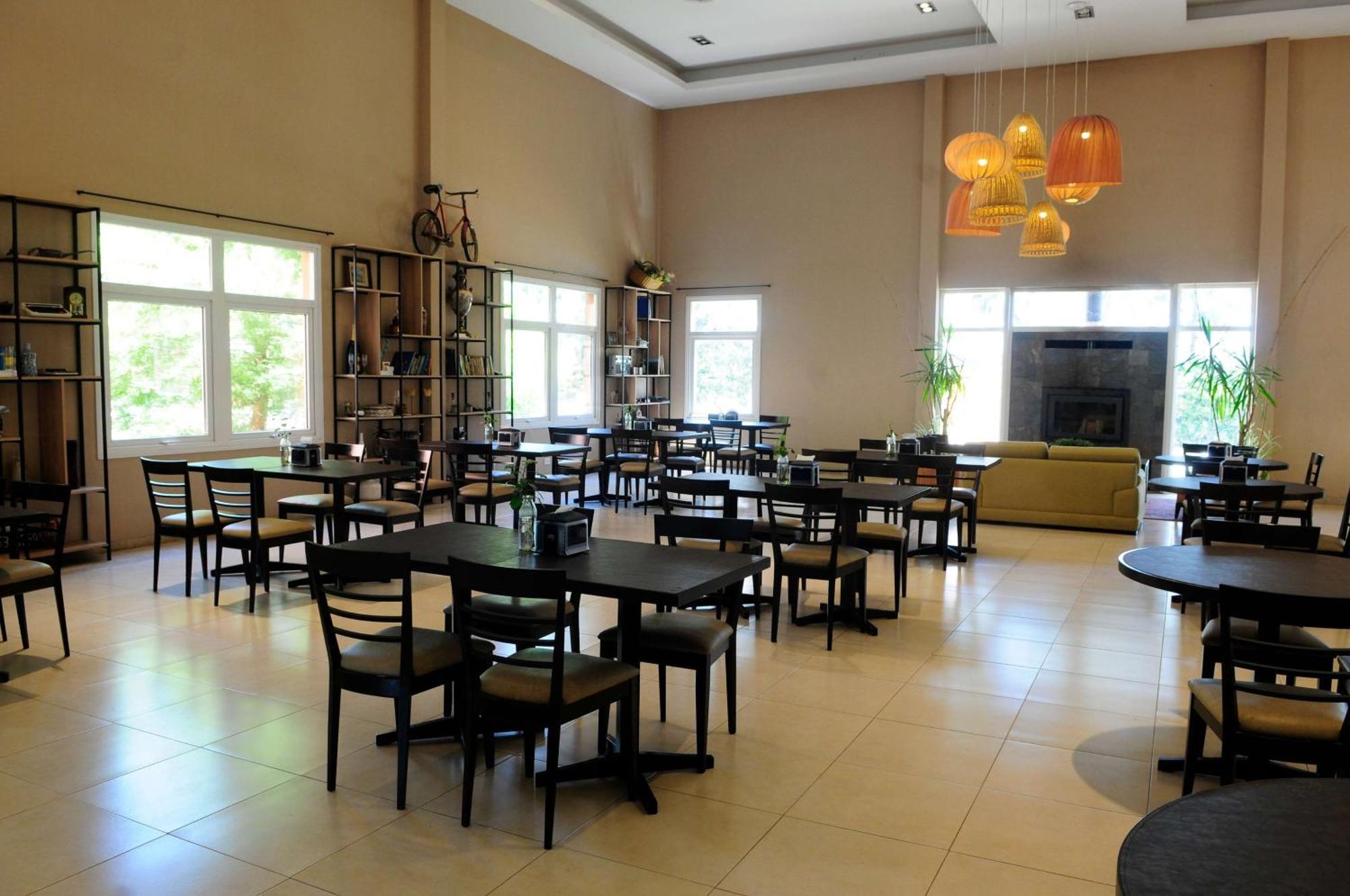Howard Johnson Hotel & Resort Funes Kültér fotó