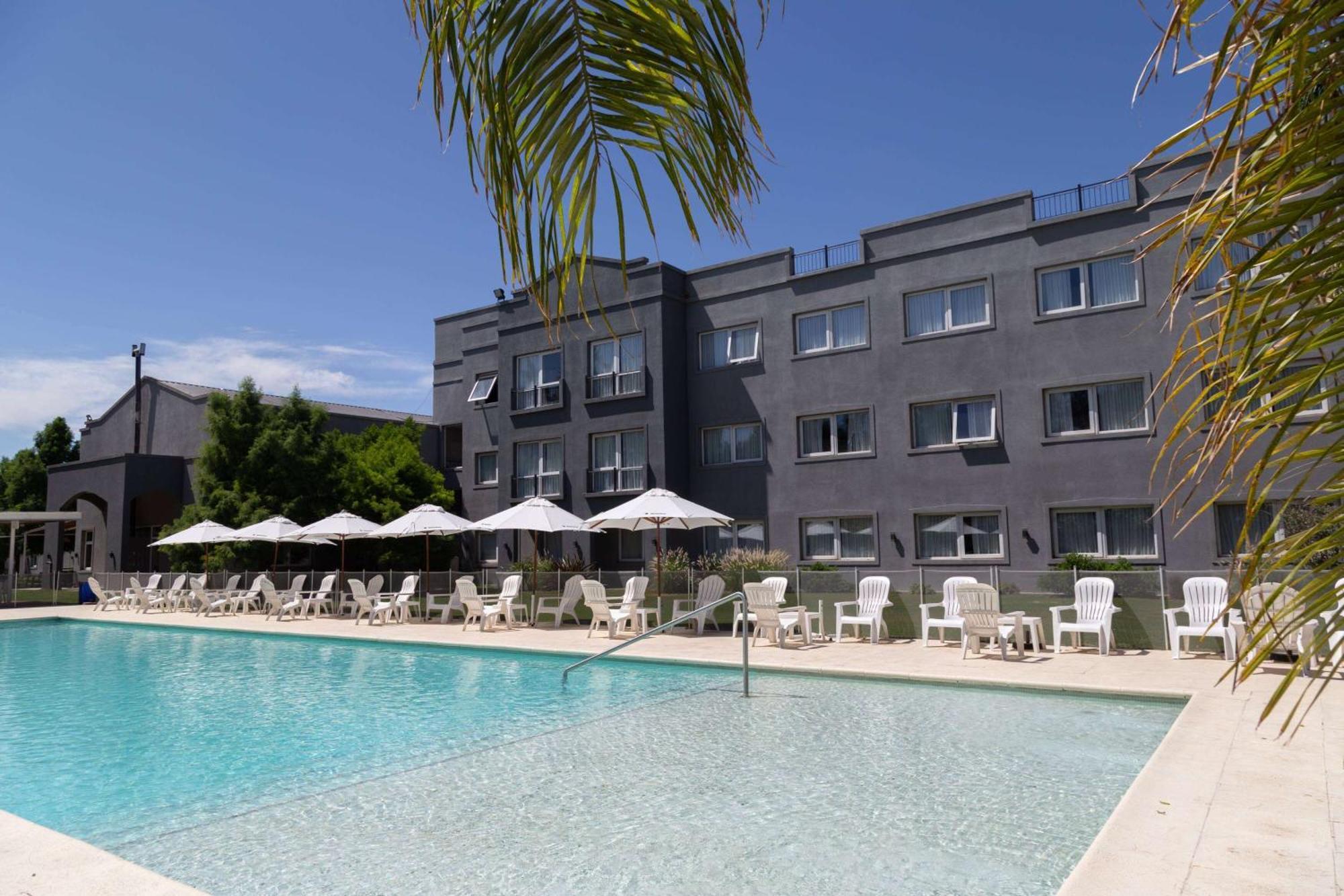 Howard Johnson Hotel & Resort Funes Kültér fotó