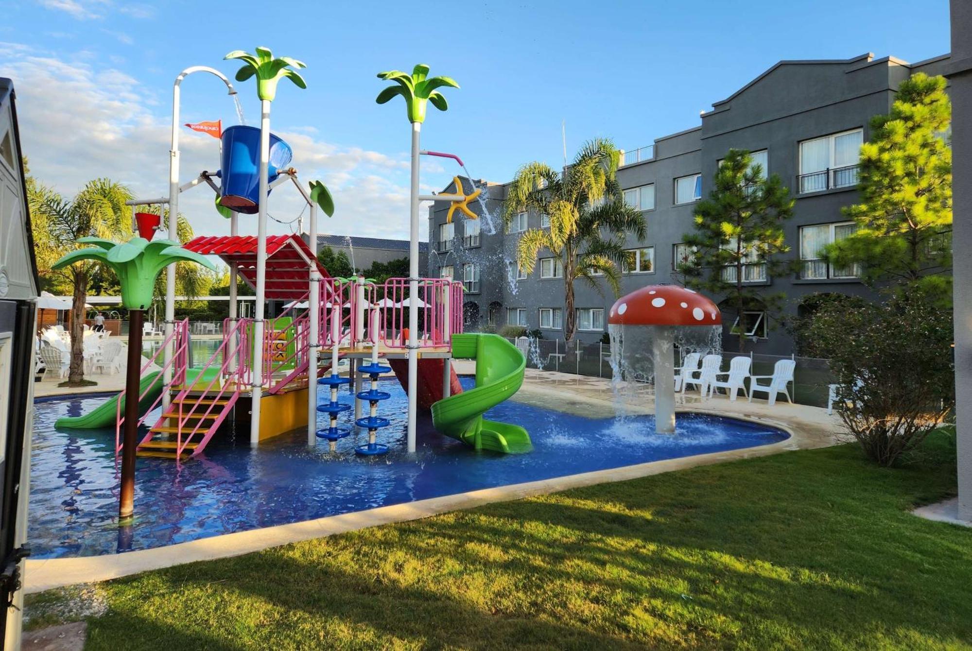 Howard Johnson Hotel & Resort Funes Kültér fotó
