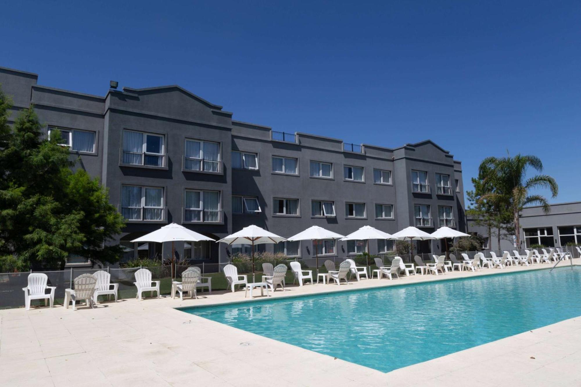 Howard Johnson Hotel & Resort Funes Kültér fotó