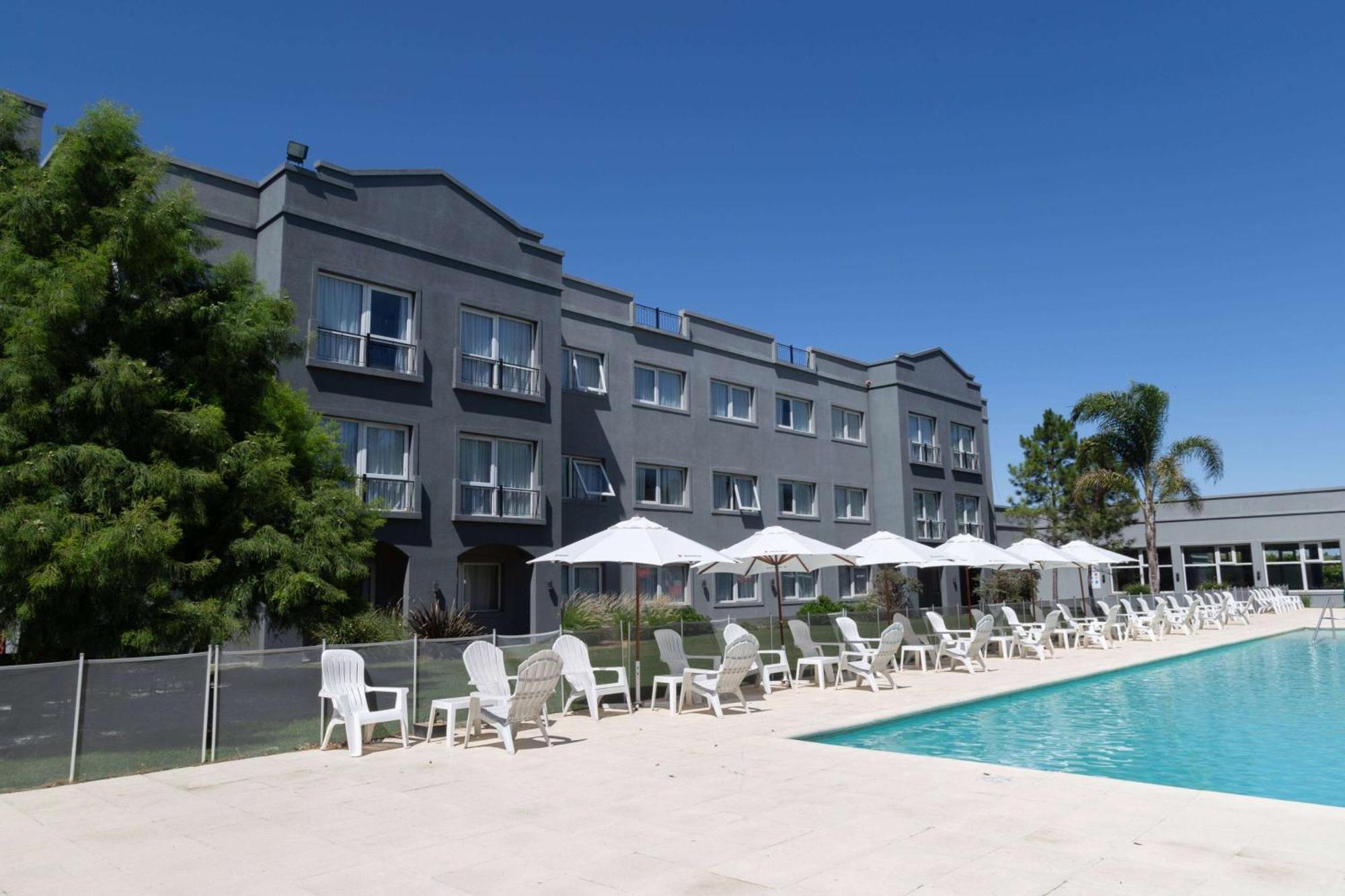 Howard Johnson Hotel & Resort Funes Kültér fotó
