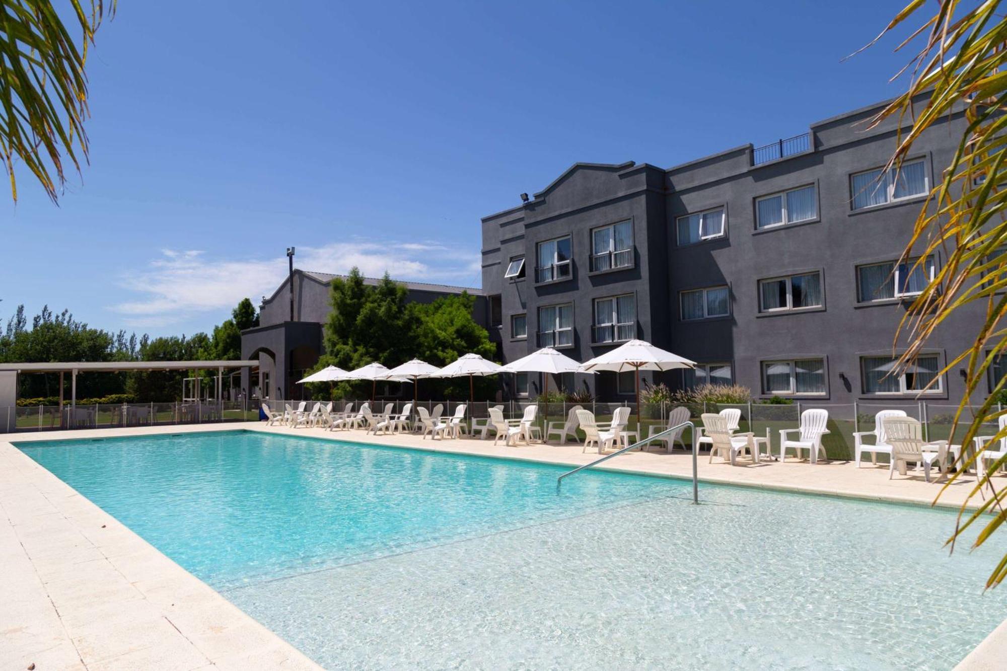 Howard Johnson Hotel & Resort Funes Kültér fotó