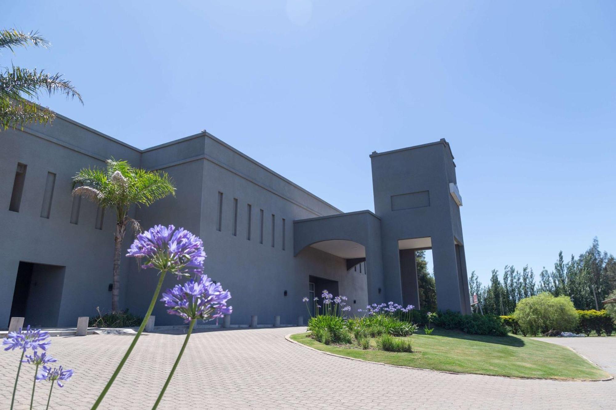 Howard Johnson Hotel & Resort Funes Kültér fotó